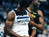 开云体育入口-勇士轻取森林狼，争夺西部第三