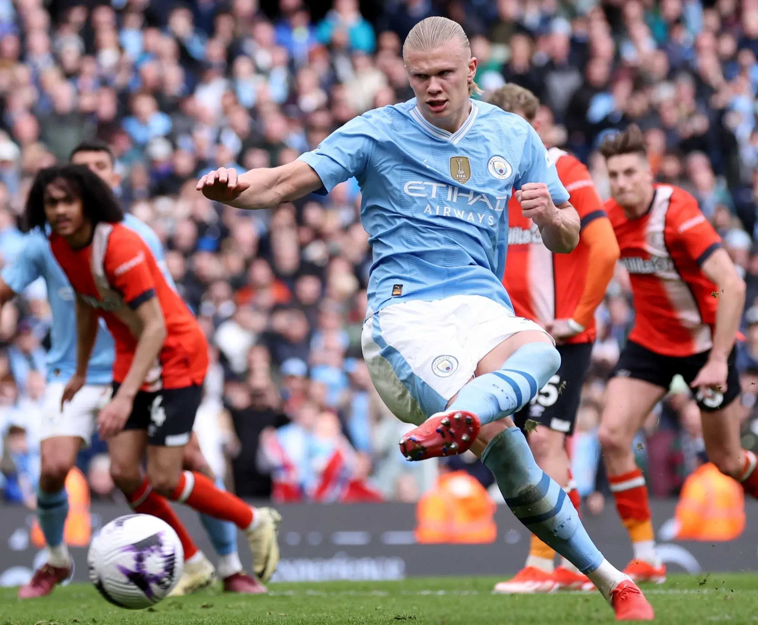 曼城主场大胜,球队信心大增 曼城主场大胜,球队信心大增