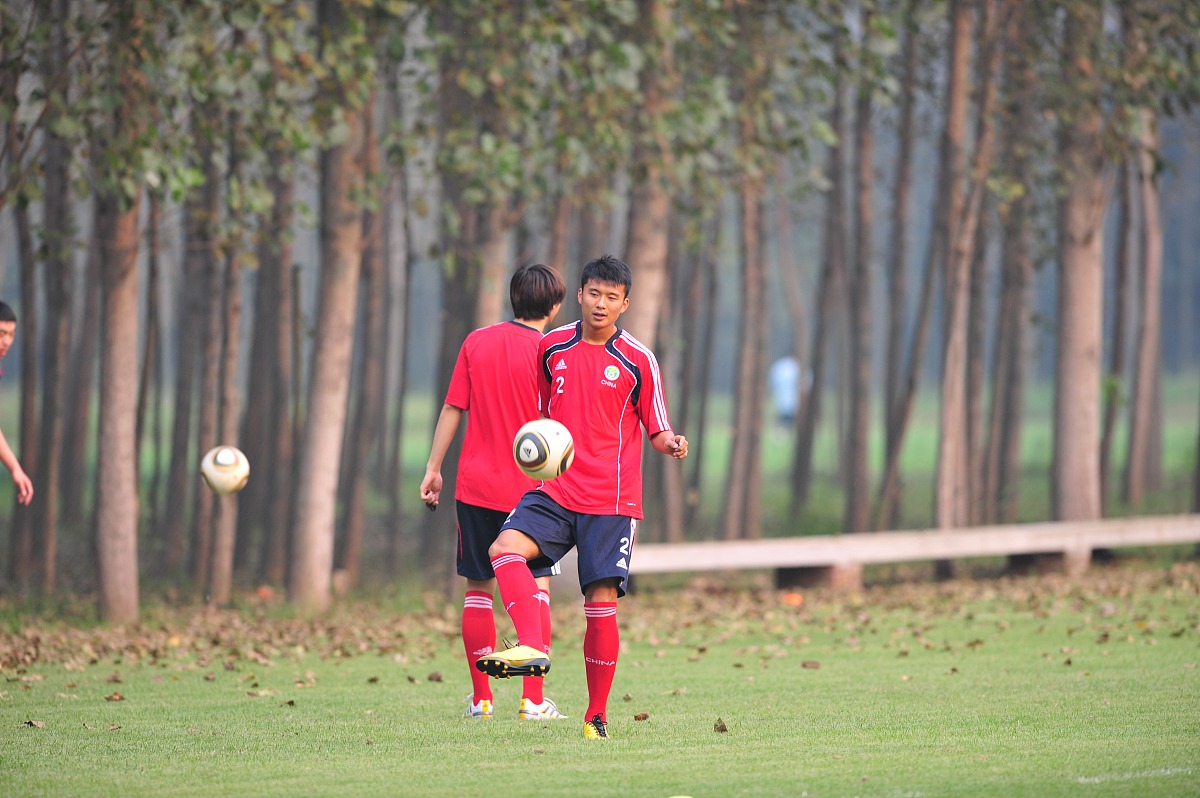 印度队在国际足球比赛中取得前进 印度队在国际足球比赛中取得前进