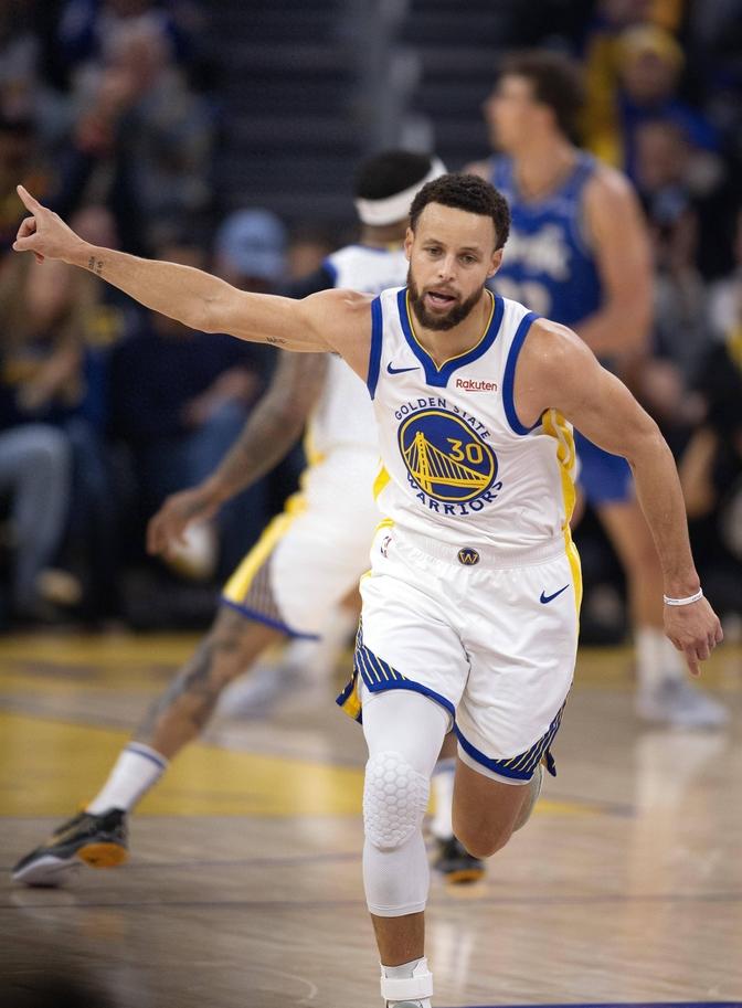 神奇进球!神秘球员带队逆袭 神奇进球!神秘球员带队逆袭