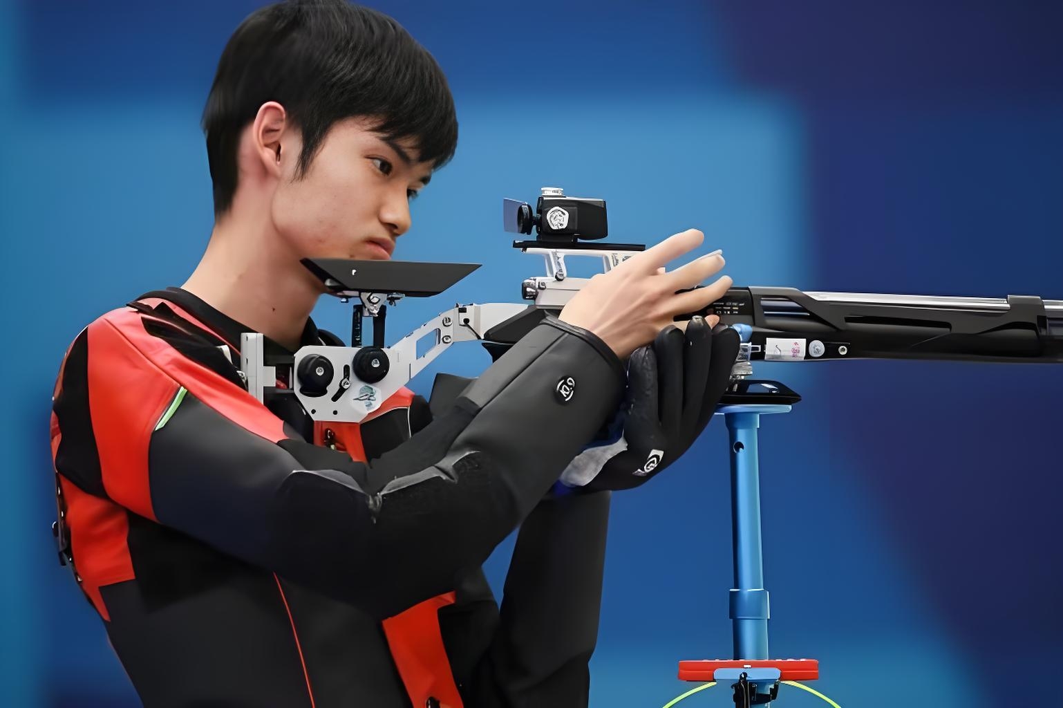 射击比赛火爆进行运动员枪法精准获得称赞的简单介绍