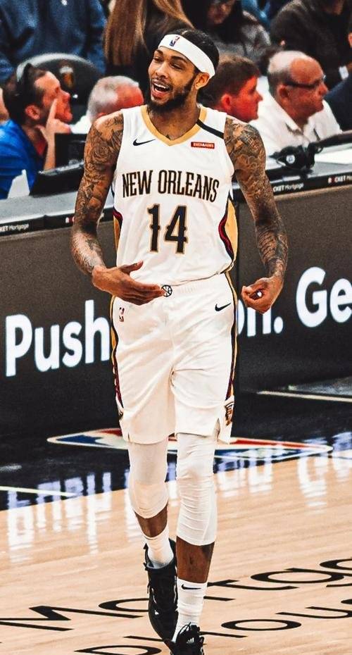 关于鹈鹕力量全开剪除阻隔，凯文空砍分报仇的信息