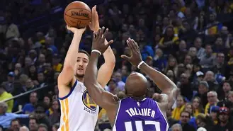 勇士主场战胜国王，保持不败