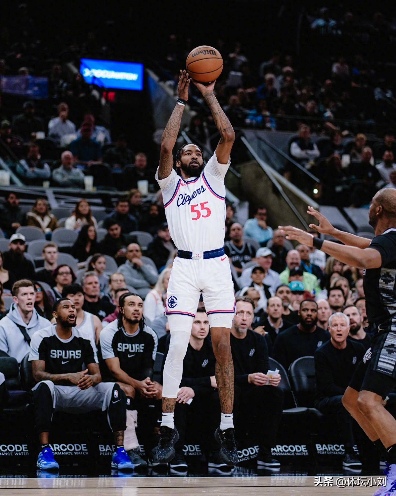 快船逆转马刺，莱昂纳德贡献28分