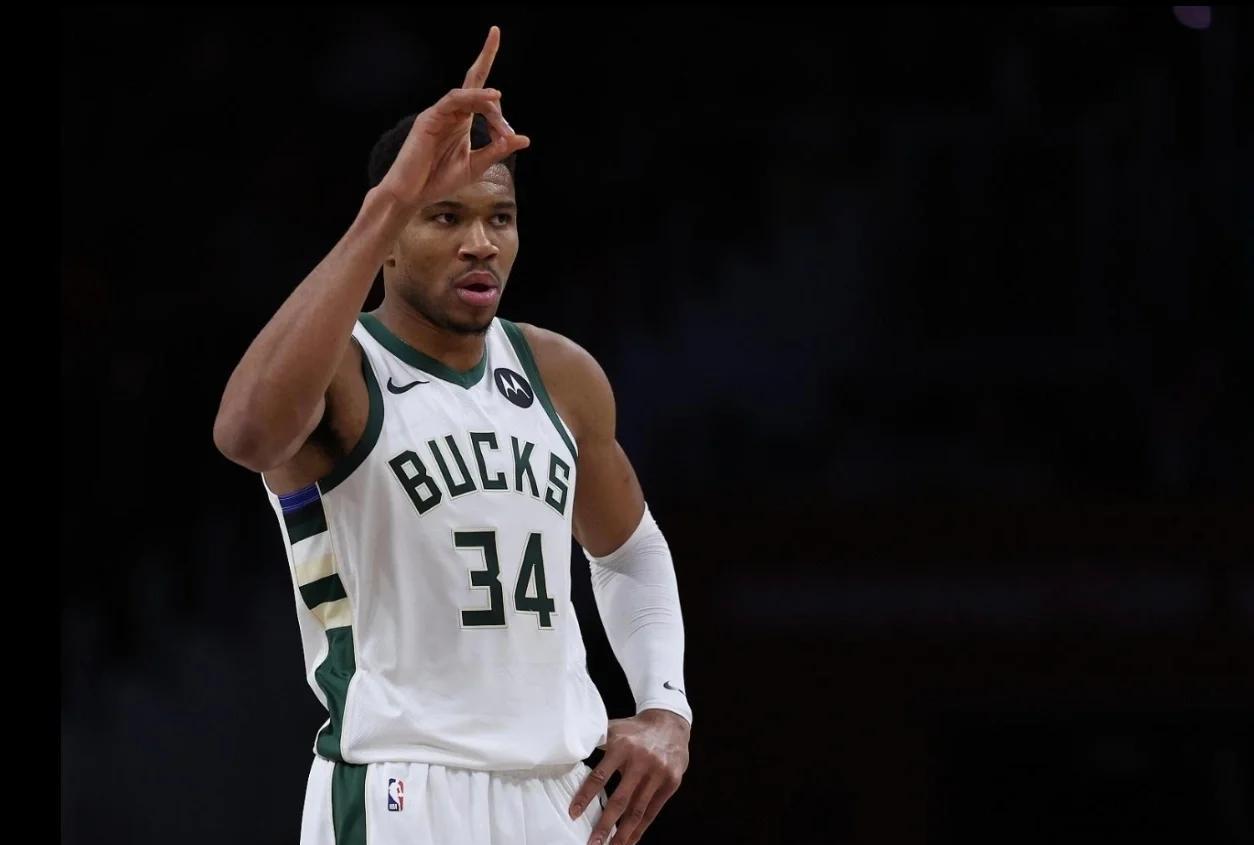 雄鹿逆转步行者，字母哥32分压倒性