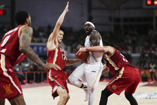 热火击败骑士豪取主场胜利