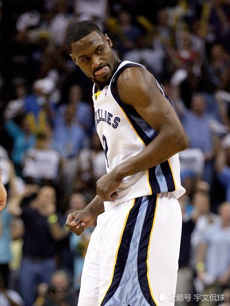 马刺惊险胜灰熊,杨增杰绝杀 马刺惊险胜灰熊,杨增杰绝杀