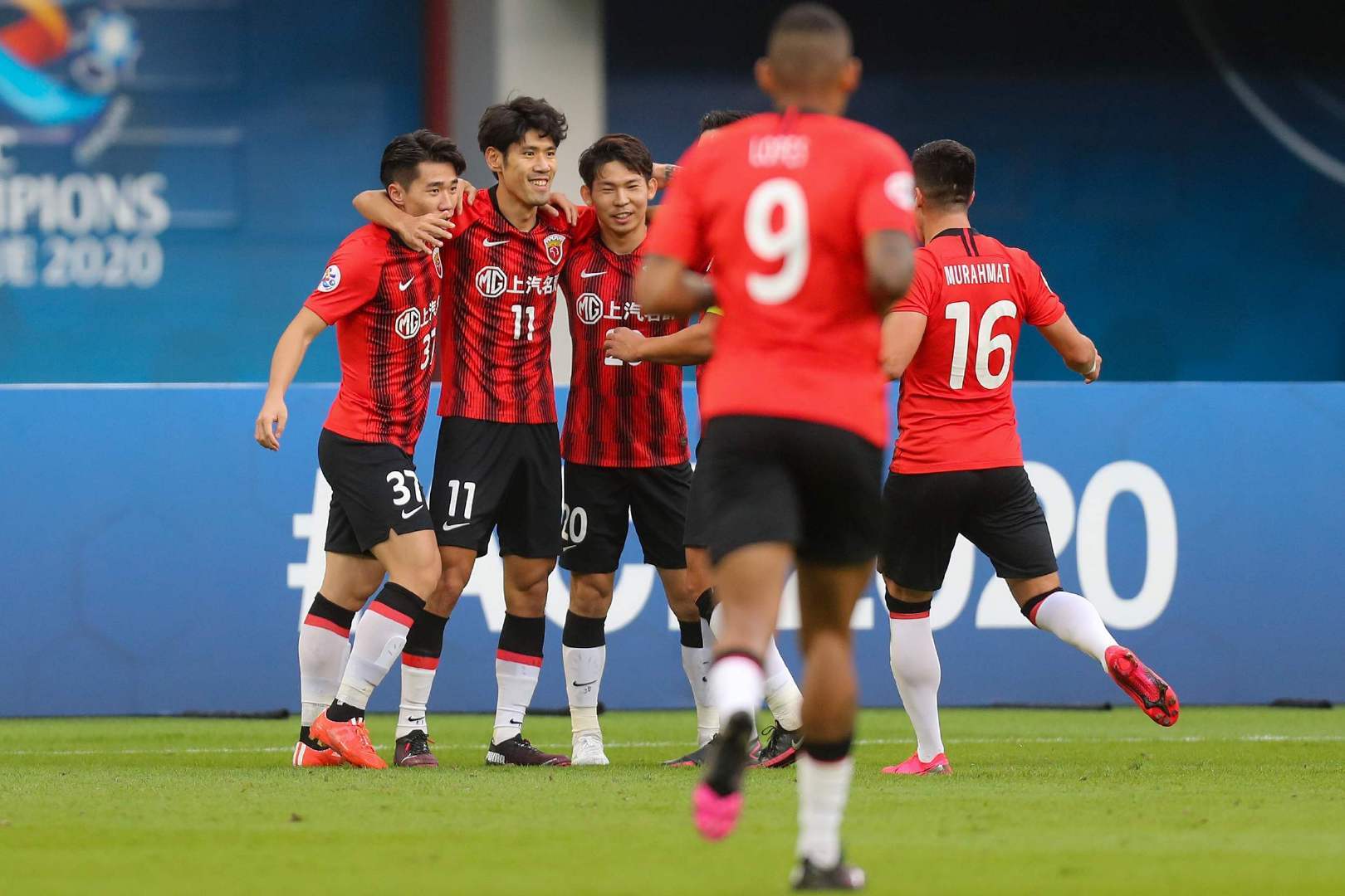 包含上海上港客场2-1逆转全北现代获亚冠小组赛开门红的词条