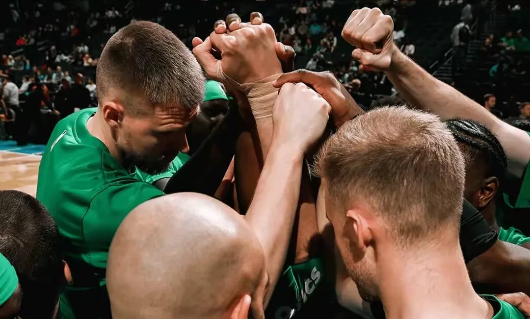 勇士后卫失准，凯尔特人客场惨败