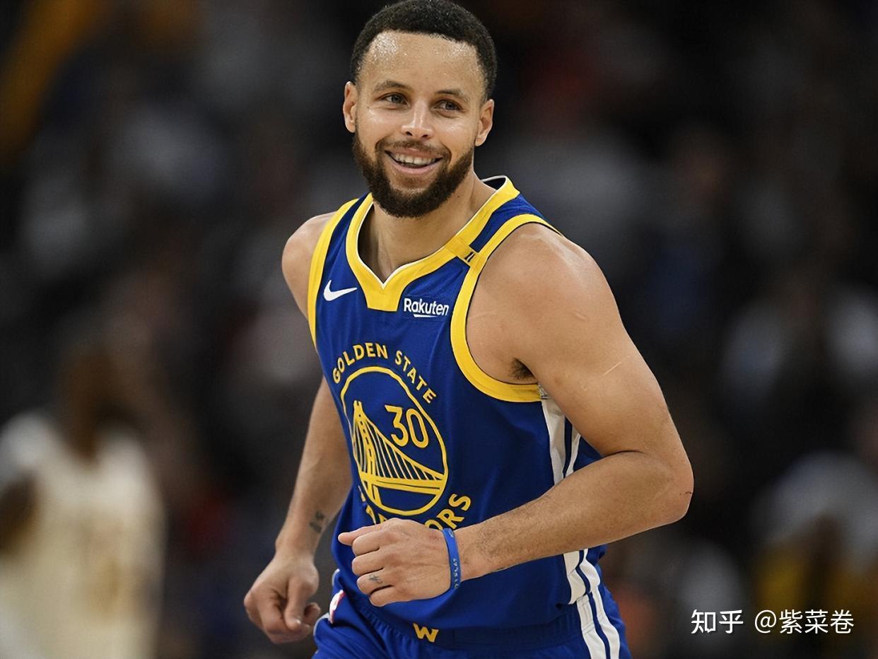 勇士险胜开拓者，库里砍下30分